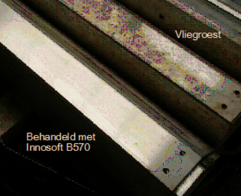 Roestvast staal AISI316 lichtarmaturen waarvan een behandeld is met Innosoft B570.